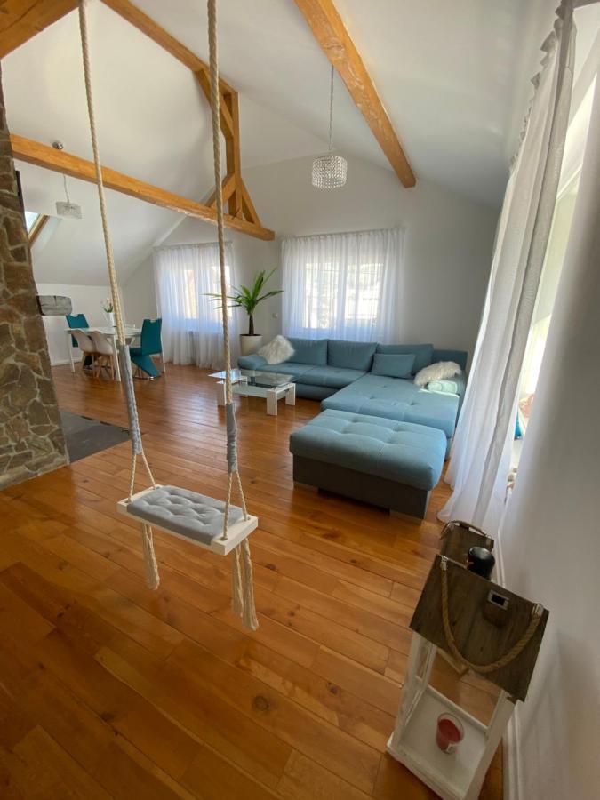 Attic 33 Apartman Moldvahosszúmező Kültér fotó