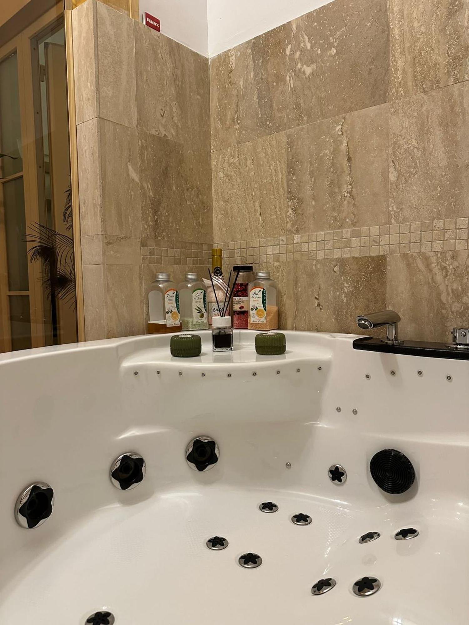 Attic 33 Apartman Moldvahosszúmező Kültér fotó