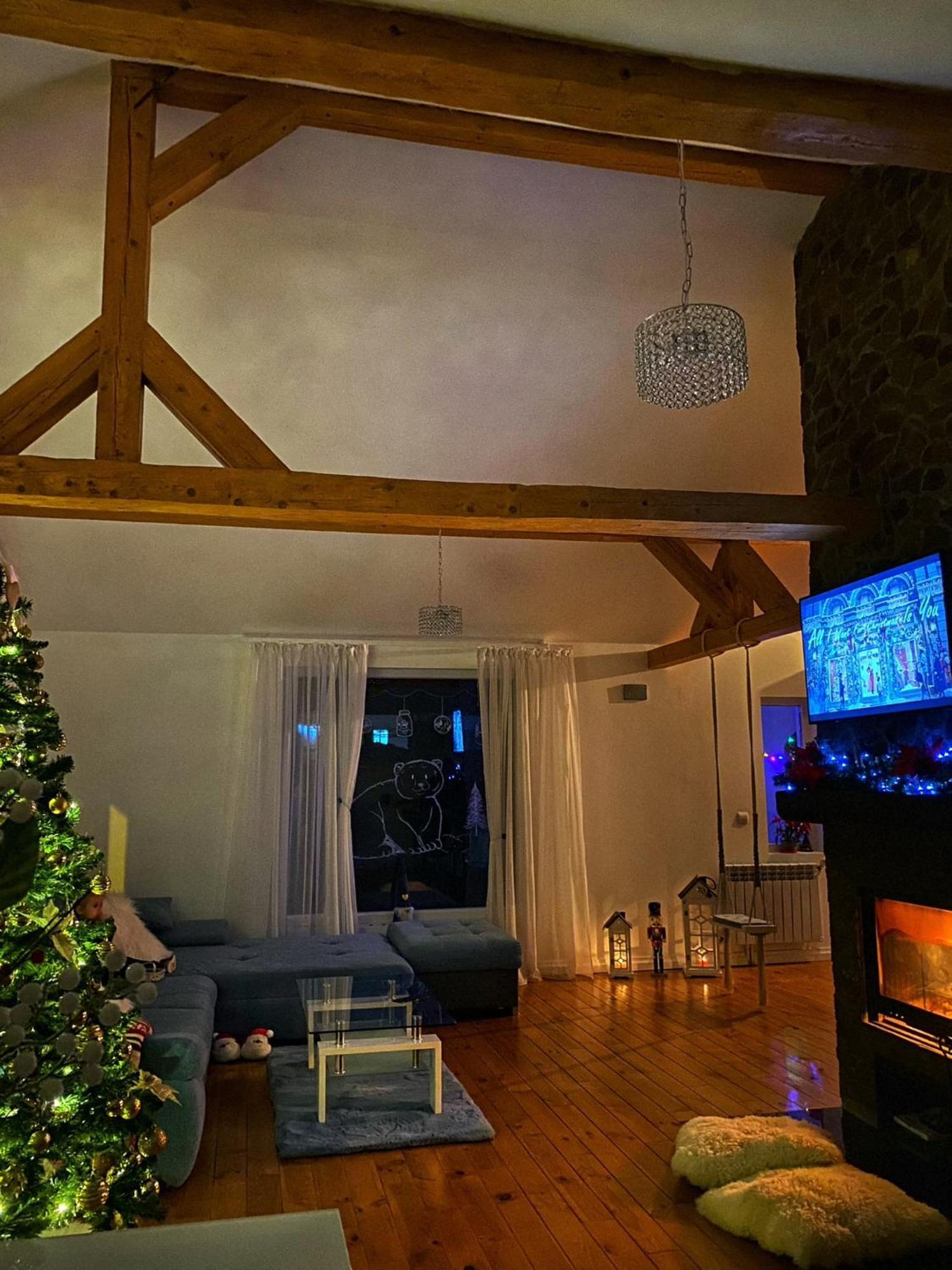 Attic 33 Apartman Moldvahosszúmező Kültér fotó